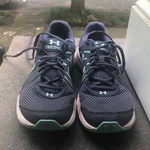 Women’s Under Armour tennis shoes